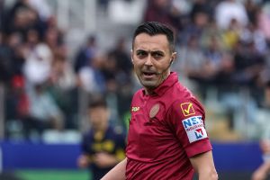 Di Bello: da Genoa-Napoli alla Champions, ma sempre nell'occhio del ciclone. Dal Var scatena una rissa in Lione-Fenerbahce