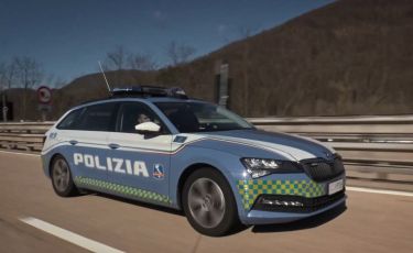 A10, a folle velocità su auto rubata: fermato il conducente