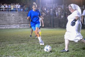 Mignanego: Stato contro Chiesa 8-8, i politici vincono ai rigori (in movimento) con Alessandra Bianchi