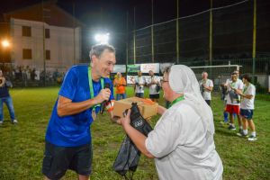 Mignanego: Stato contro Chiesa 8-8, Suor Monica portiera insuperabile è la più acclamata 