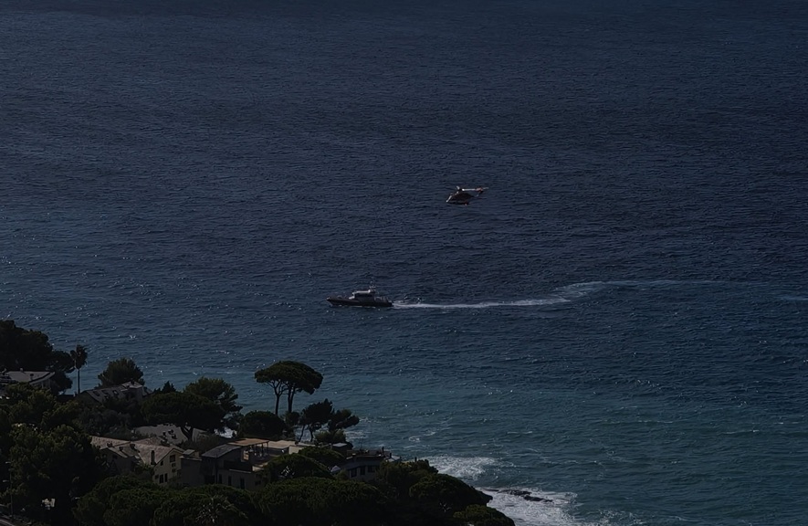 Bagnanti in difficoltà in mare, ricerche in corso a Bogliasco: una persona tratta in salvo