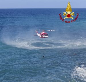 Bagnanti in difficoltà in mare, ricerche in corso a Bogliasco: una persona tratta in salvo, un disperso in mare