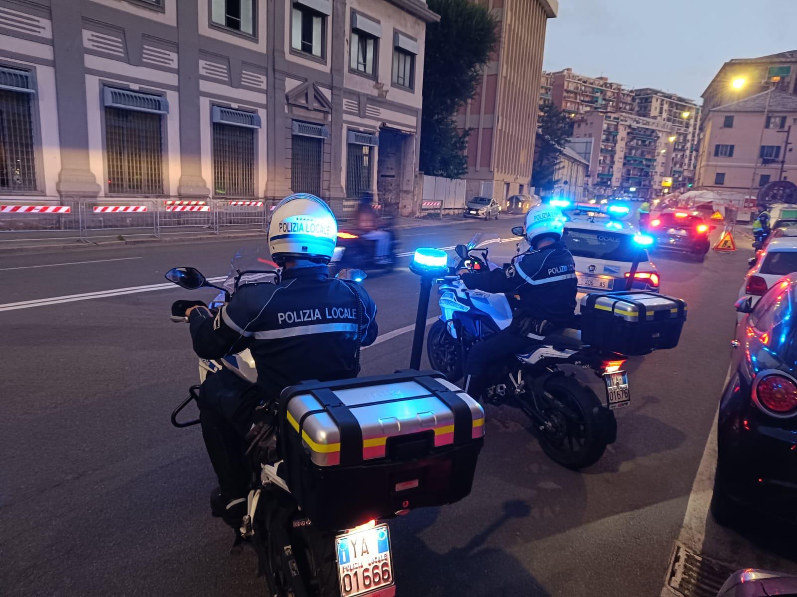 Genova, polizia locale: sabato notte di operazione 'Largo Raggio' tra Sestri, Cornigliano e Prà. Accertate violazioni su alcol e droga