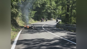 Valtrebbia, moto a fuoco tra Ottone e Gorreto: centauro soccorso dal 118