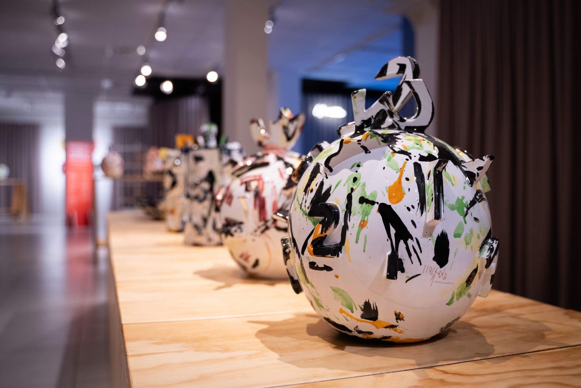 Savona: l'estate senza fine della ceramica con la mostra di Nespolo fino al 20 settembre