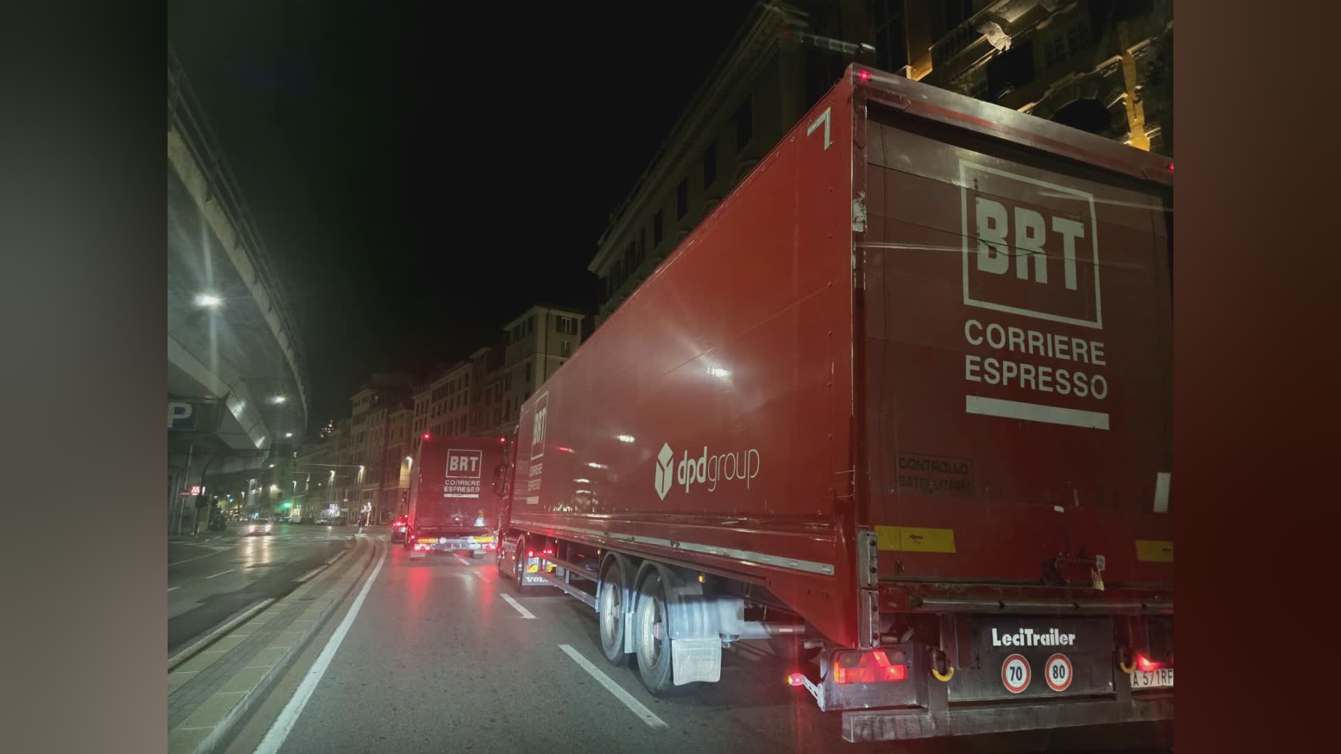 Autostrada chiusa tra Genova Nervi e Genova Est, colonna di Tir "a spasso" per la città di sera
