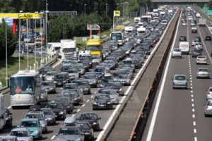 Controesodo dalle vacanze, bollino rosso per tutto il weekend: in viaggio oltre 27 milioni di automobilisti. I tratti più a rischio coda in Liguria