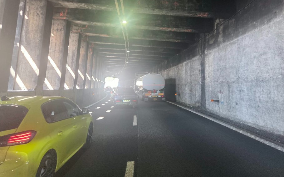 Genova, A10, Tir in panne tra Aeroporto e Pegli: possibili rallentamenti