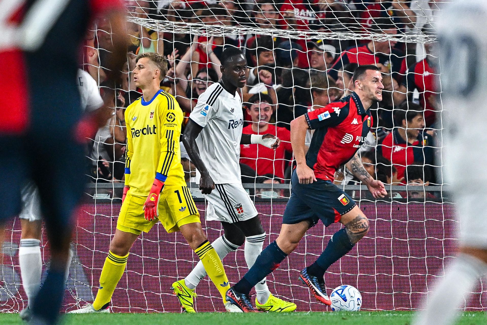 GENOA - COMO LIVE (1-3: 19' Osmajic, 25' Baturina, 30' Diao, 41' Paz, 78' Diao). Il Como dilaga, Diao cala il poker.