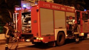 Paura a Bogliasco, incendio in un’autorimessa in via Mazzini: evacuate cinque famiglie
