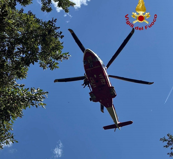 Precipita in una scarpata con la moto a Montebruno, centauro in gravi condizioni