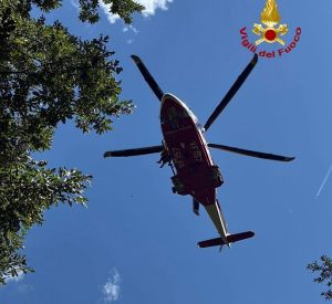 Precipita in una scarpata con la moto a Montebruno, centauro in gravi condizioni