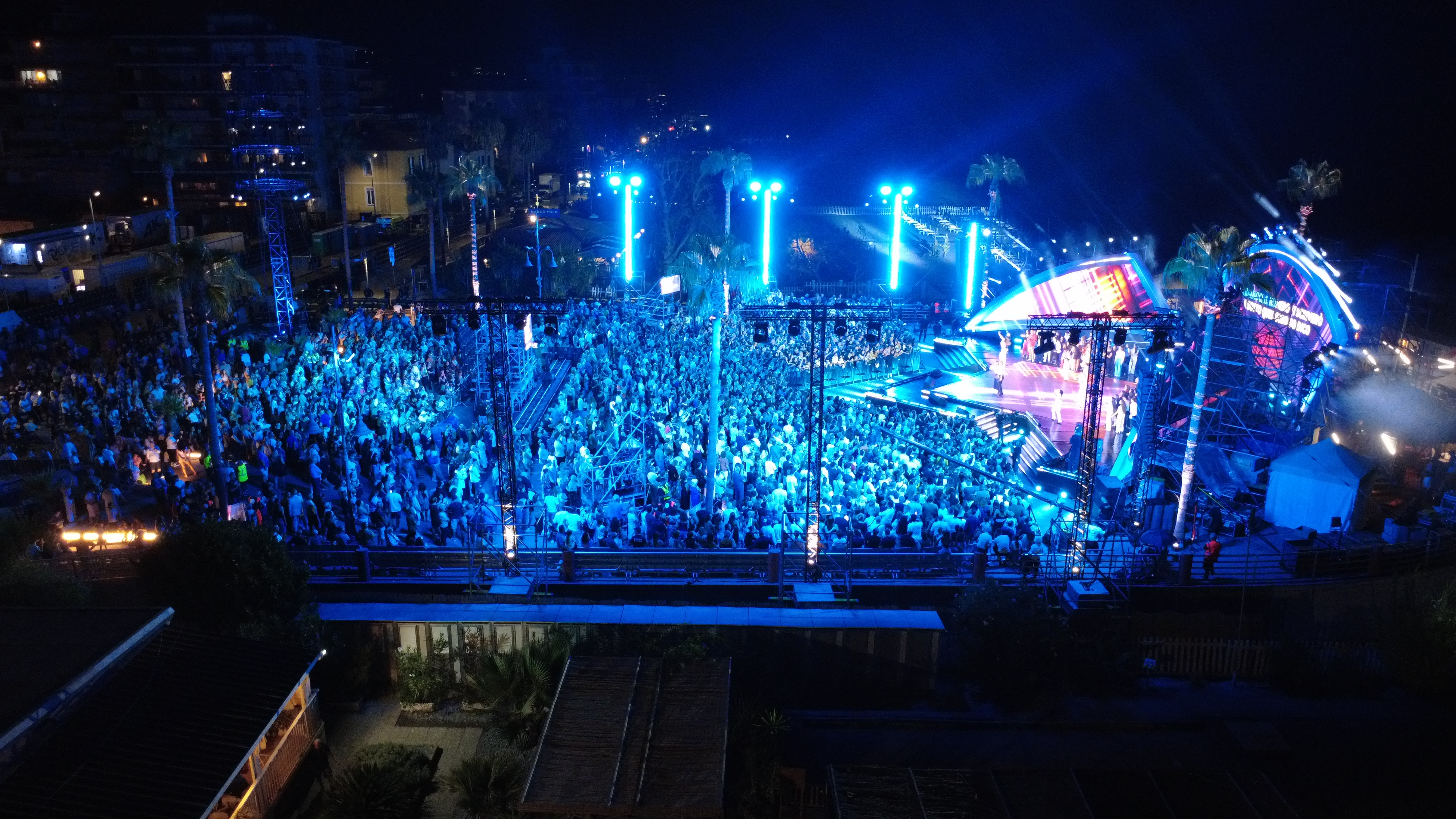Ventimiglia, SuperKaraoke: gran finale con la Hunziker, tifo da stadio al Resentello. Lombardi: "Vetrina straordinaria per la Liguria"
