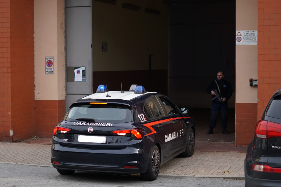 Rapallo, 18enne ruba lo zaino a una passeggera sul treno e tenta la fuga: arrestato dai carabinieri
