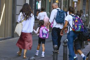 Scuola, si riparte tra carenza di docenti e l'incognita trasporti. Presidi di polizia locale davanti a 30 istituti
