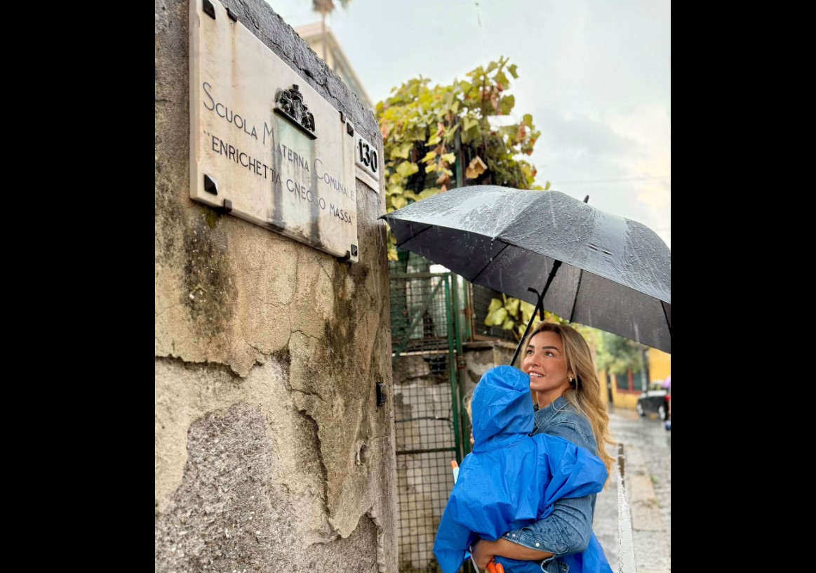 Genova, sindaca Salis accompagna figlioletto al primo giorno di asilo: "Grande emozione, forse più per me che per lui"