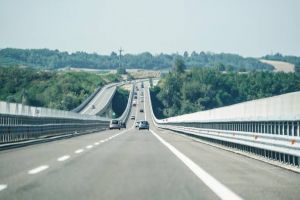 Incidente tra Altare e il bivio A6/A10, grave un motociclista