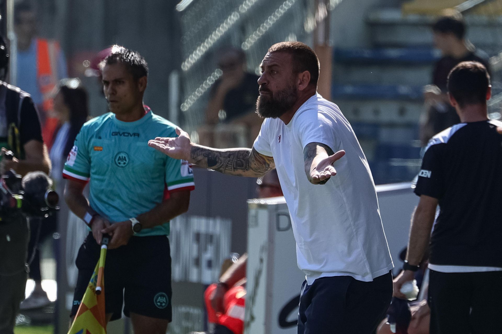 Genoa in crisi ma De Rossi per ora non rischia: “Sono responsabile. Ora la sosta può servire per ripartire”
