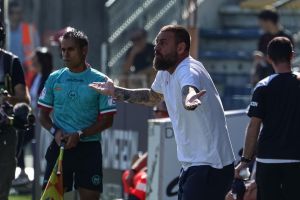 Genoa in crisi ma De Rossi per ora non rischia: “Sono responsabile. Ora la sosta può servire per ripartire”