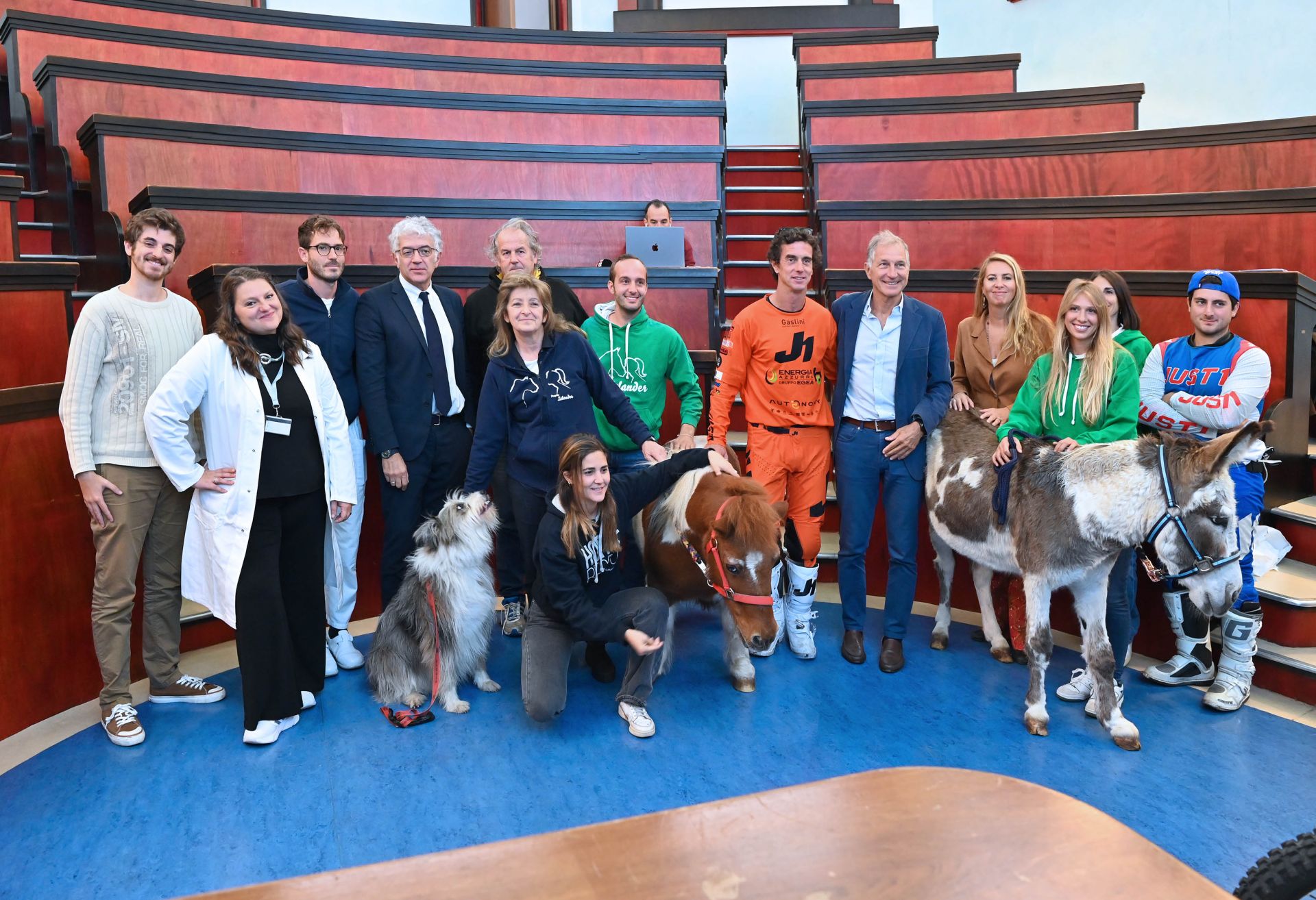 Gaslini, dai Vigili del Fuoco ai pony del progetto Islander: le iniziative per i piccoli pazienti