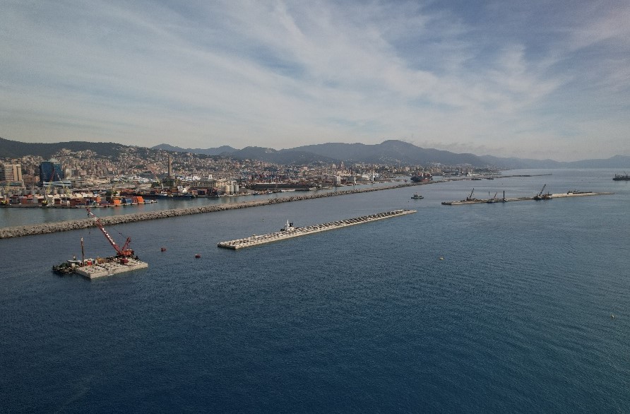 Diga Genova: posato il 10° cassone, sviluppo complessivo 1.600 metri
