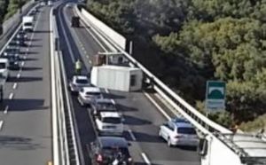 Finale Ligure, tragedia sull'A10: auto travolta da un furgone, muore il conducente