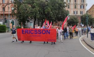 Ericsson, 131 licenziamenti: lavoratori in sciopero bloccano Corvetto prima dell'incontro in Prefettura