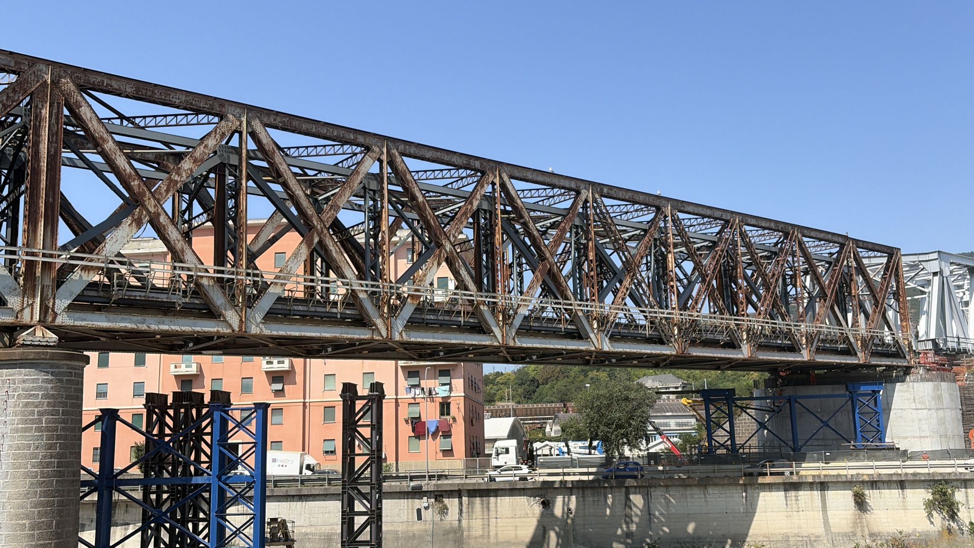 Genova, stop al traffico in val Polcevera per il nuovo ponte ferroviario