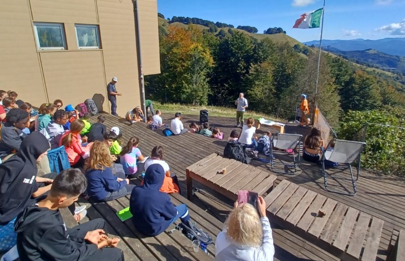 Scrivere e leggere in montagna: una domenica tra natura, storie e creatività sul Monte Antola