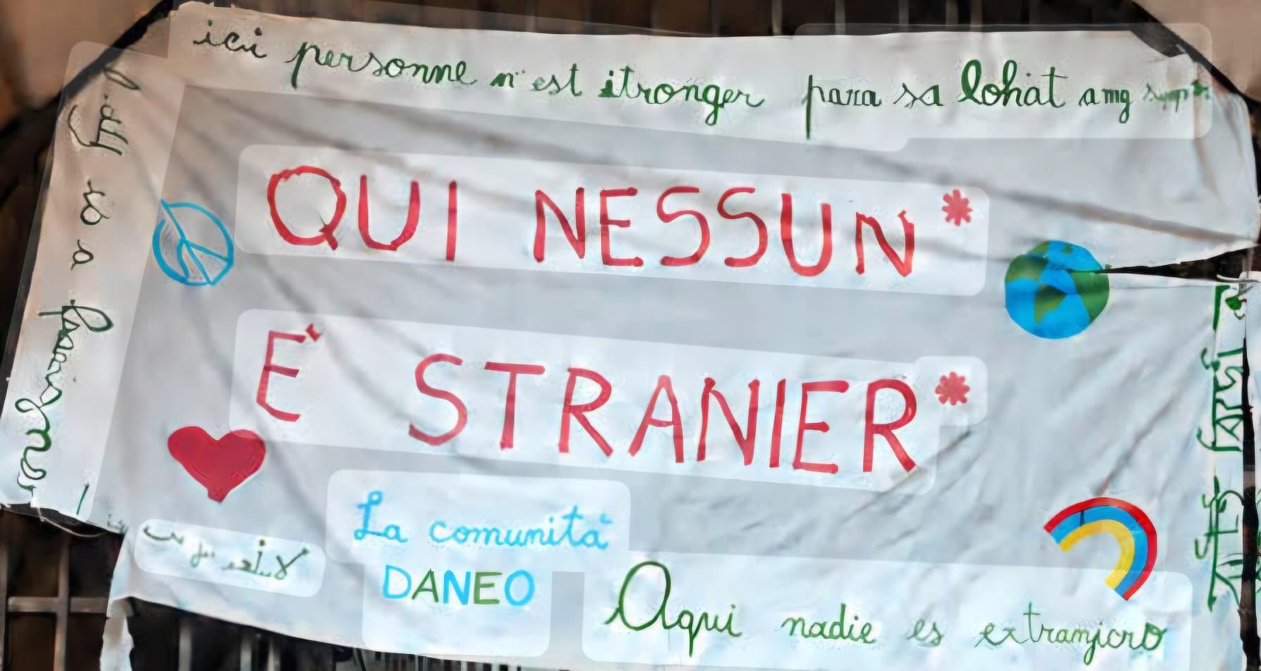 Striscione rimosso alla scuola Daneo, il centrodestra ligure sulle barricate: "No alla propaganda nelle scuole"