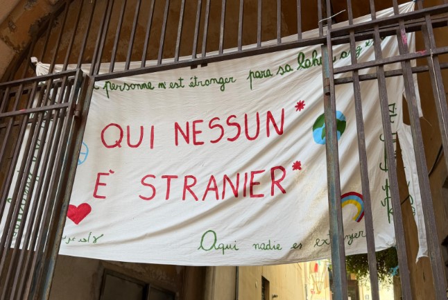 Caso Daneo, esposto a Roma striscione identico, i promotori: "Mattarella non firmi il decreto sulle classi"