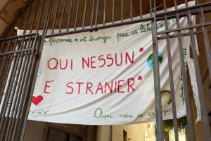 Caso Daneo, esposto a Roma striscione identico, i promotori: "Mattarella non firmi il decreto sulle classi"