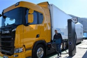 Scania effettua la prima ricarica MCS in Italia alle stazioni di Bolzano Sud e Varna