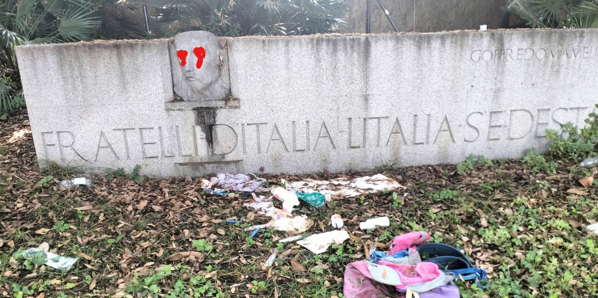 Genova, vandalizzato il monumento dedicato a Mameli