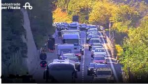 Genova, A7: tamponamento in galleria, coda fino a 3 km tra Bolzaneto e Busalla