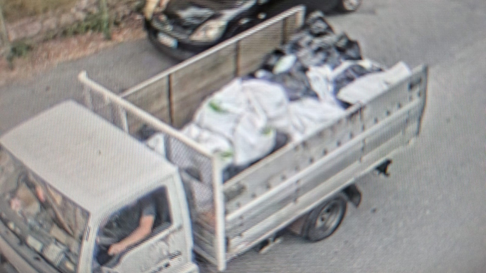 Genova: rifiuti edili abbandonati nei campi a Sestri Ponente, polizia locale denuncia un 25enne