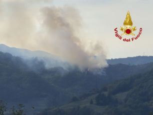Brucia la Liguria: roghi a Pra', San Bartolomeo al Mare e Campo Ligure, caccia ai piromani