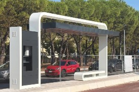 Bari: prendono forma le 74 pensiline con l’allestimento di pannelli fotovoltaici, impianti e dotazione tecnologica