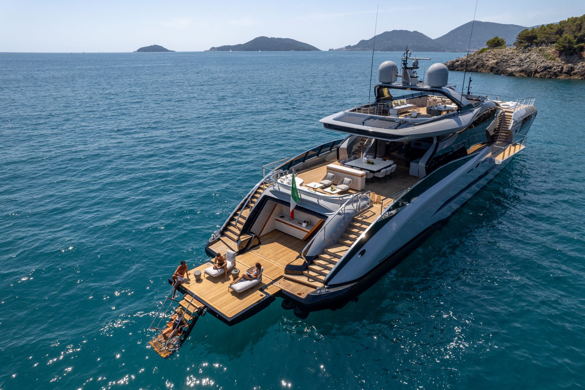 Il nostro viaggio sulla regina del Salone Nautico: la Mangusta 165REV (video)