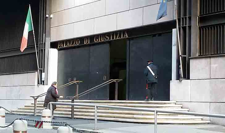 Genova: diede pugno in faccia a poliziotto, pm si oppone ad attenuazione misura cautelare