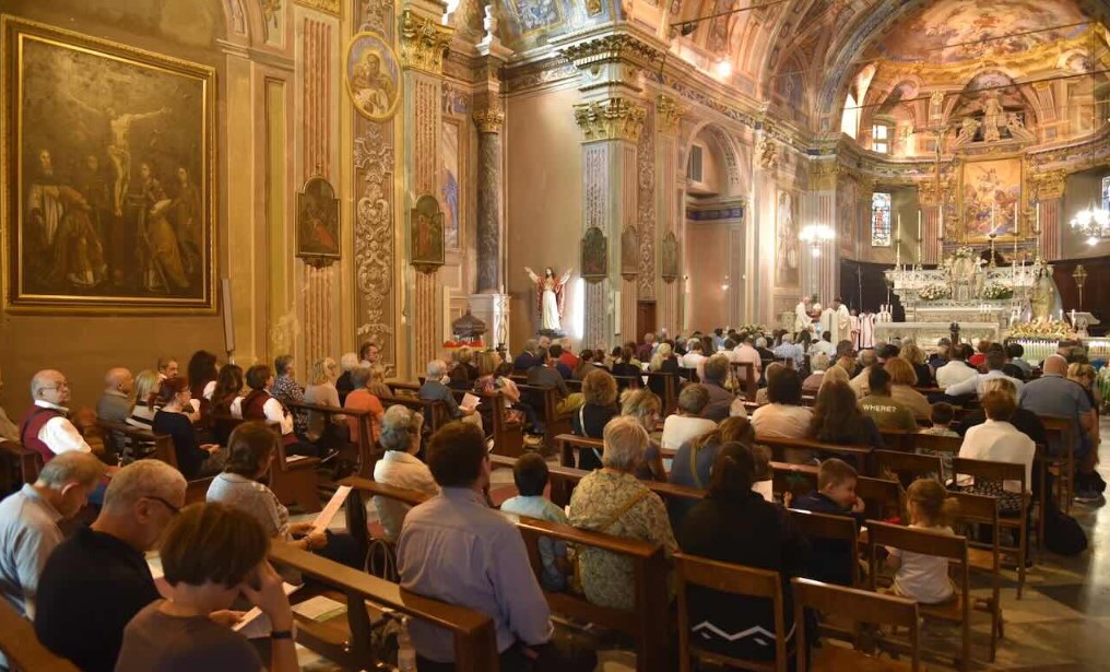 Varigotti, dopo 400 anni la chiesa di San Lorenzo sarà consacrata: il cardinal Bagnasco incoronerà la Madonna del Rosario