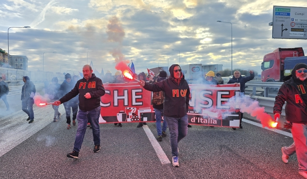 Ex Ilva, dopo oltre tre ore di vertice a Palazzo Chigi scatta lo sciopero nazionale. Lunedì assemblea a Cornigliano
