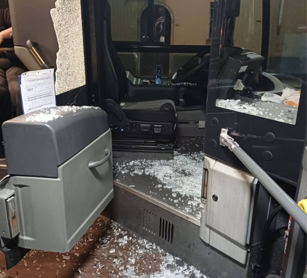 Genova, brutale aggressione a bordo di un autobus 1 alla Fiumara: autista in ospedale, arrestato l’aggressore