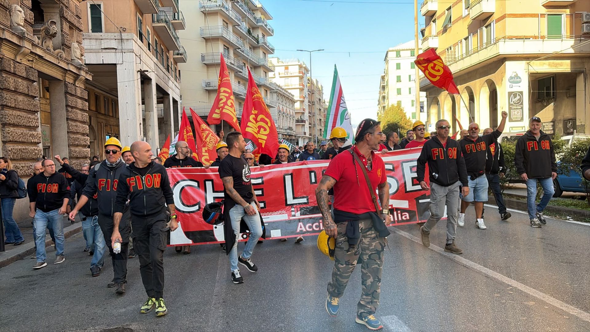 Ex Ilva, il giorno della protesta: operai in corteo con Bucci e Salis da Cornigliano verso il centro