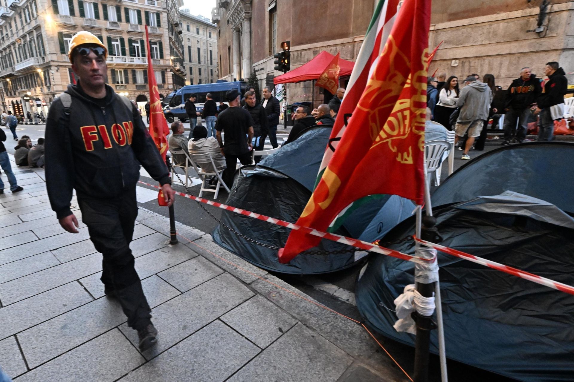 Ex Ilva, prima notte in tenda e incontro con Piantedosi. Salis: "Spiragli positivi" sulle forniture