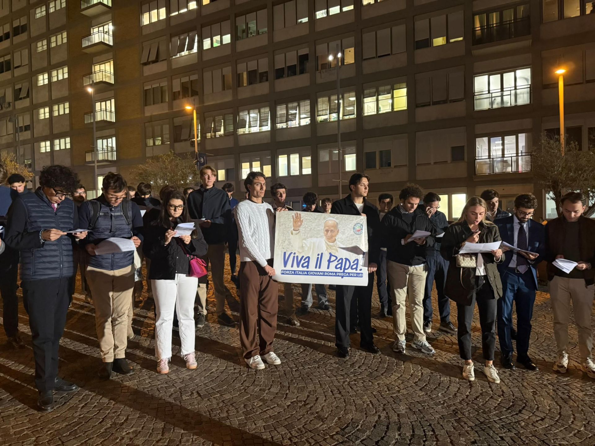 Leone XIV operato al Gemelli: era un tumore maligno, rimosso lobo inferiore del polmone destro. Al momento non prevista chemio