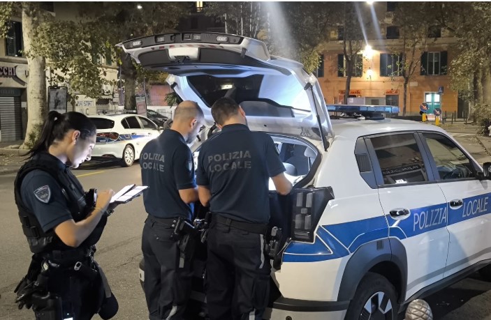 Genova, polizia locale: controlli straordinari a Cornigliano e Sestri Ponente, 59 persone identificate e multe per 7mila euro