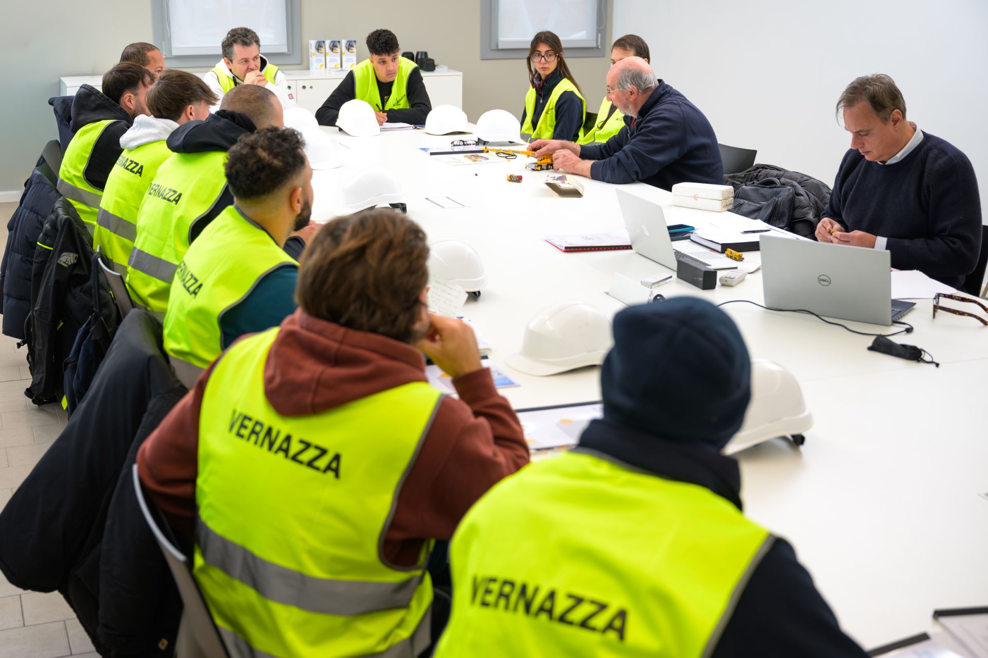 Lavoro, corso gratuito per magazziniere: 10 partecipanti e 350 ore complessive 