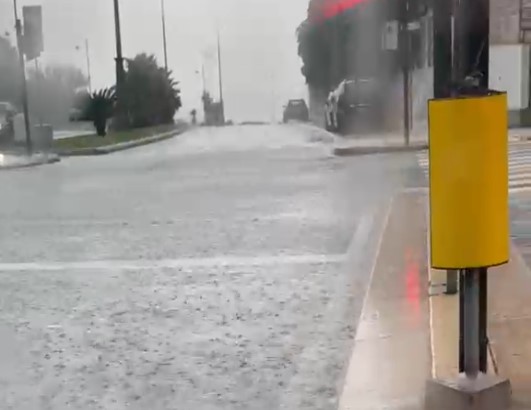 Genova, maltempo: corso Italia trasformato in un lago (VIDEO)