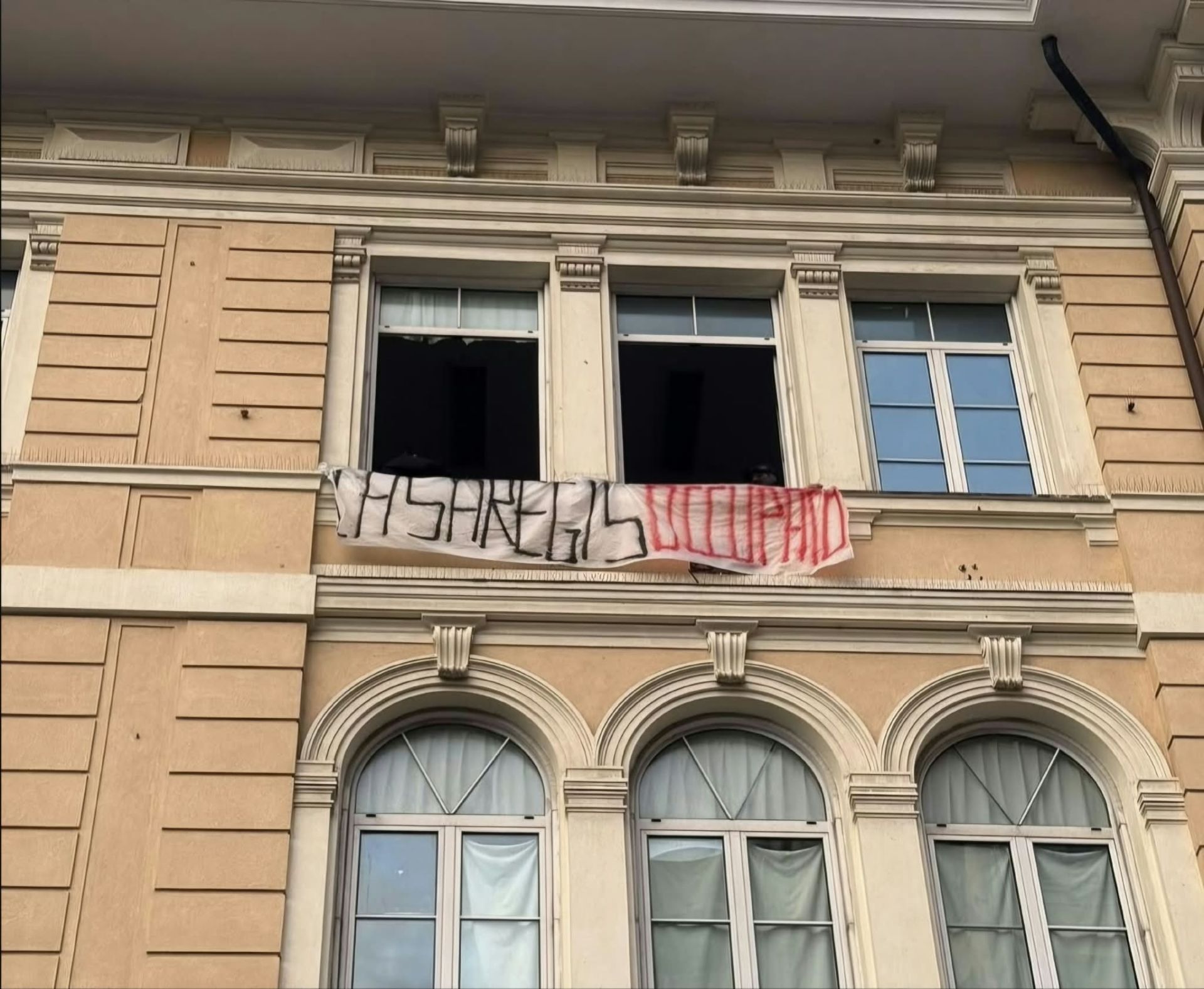 Genova, istituto Einaudi Casaregis Galilei occupato. Gli studenti: "Il governo si occupi dei problemi della scuola"